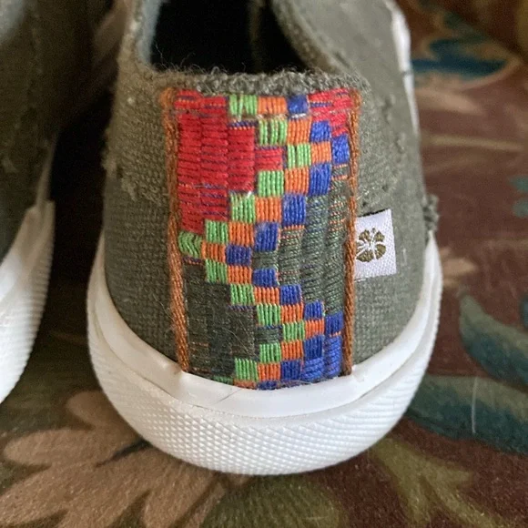 Tommy Bahama Distressed Sneakers - Picture 6 of 16